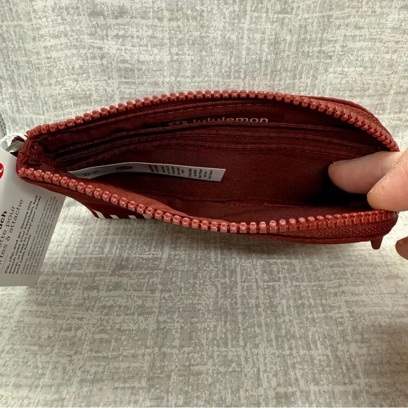 NWT Lululemon Clippable Card Pouch in Rockwood/Light Ivory - Picture 3 of 4